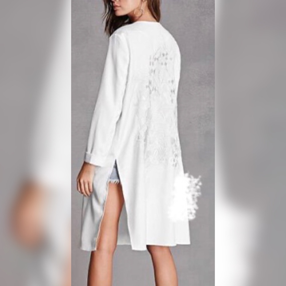 Forever 21 RD & Koko Embroidered Kimono